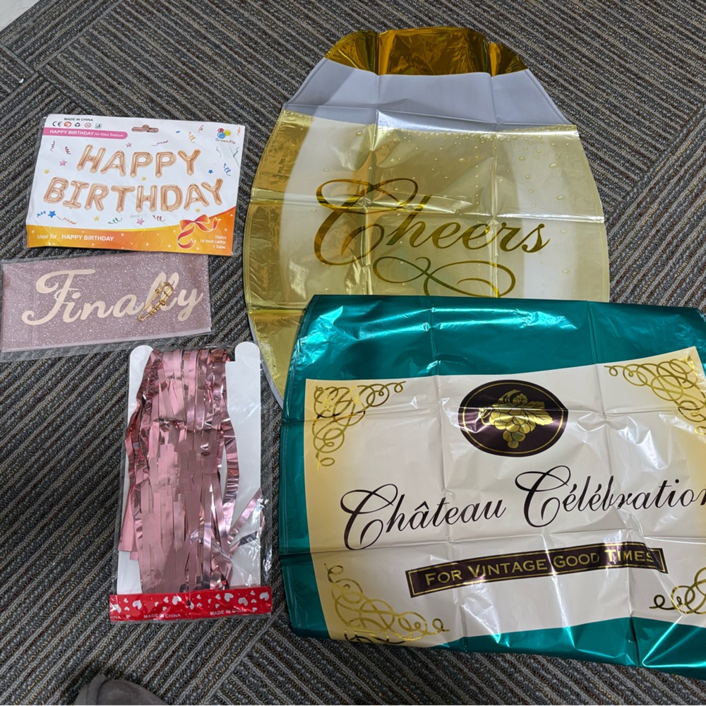 Chateau Celebration and Cheers Balloons